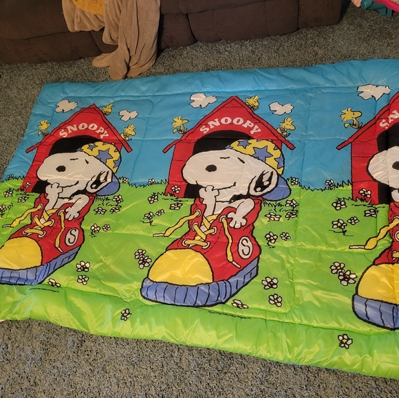 Vintage Snoopy in red shoe Peanuts twin sized comforter blanket 62" x 86" - Picture 2 of 6